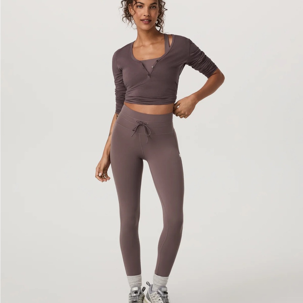 NWOT Vuori Daily Form Legging in Huckleberry